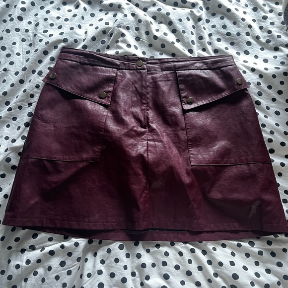 Zara XL Maroon/Red Leather Like Mini Skirt with gold buttons - Picture 10 of 11